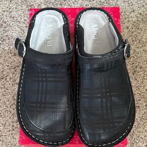 Alegria Black Plaid Mules